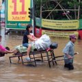 Kondisi Banjir di Jalan Panjang dekat Graha Kedoya - 20 Januari 2014 - Pkl. 18.00