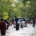 Kondisi daerah Balaraja (Tangerang) yang masih terendam banjir, 26 Januari 2014.