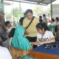 Suasana pendaftaran pasien, yang dibantu kelancarannya oleh OMK MBK (Balaraja, 16/2/2014).