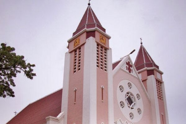 Gereja Kecil Dalam Gereja Besar