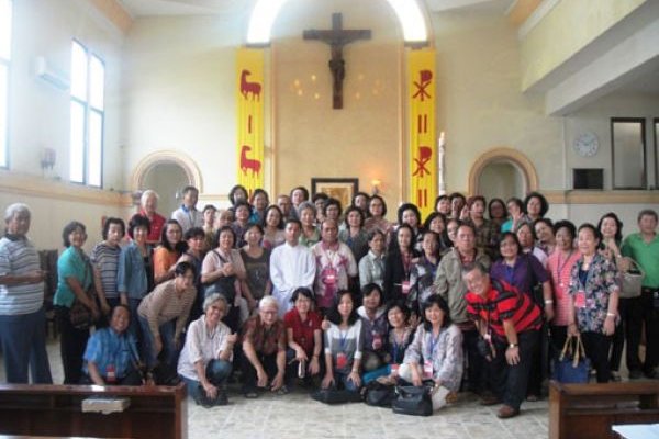 Para Adi Yuswa Di Gereja Tertua