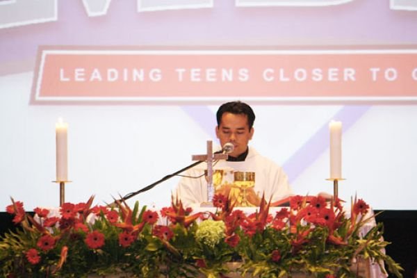 LifeTeen : Misa Remaja Dan Life Night