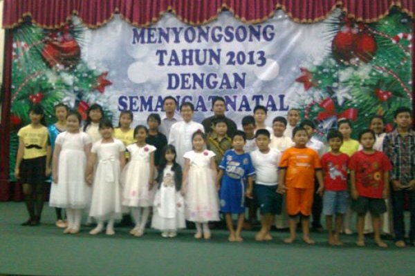Kebersamaan Warga Antonius 4 Menyongsong Tahun 2013