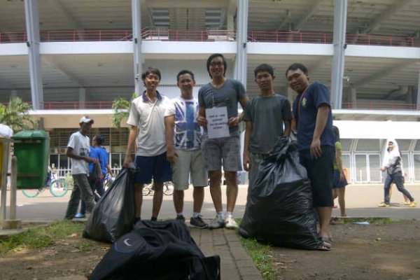 Mengumpulkan Sampah dengan Sukacita