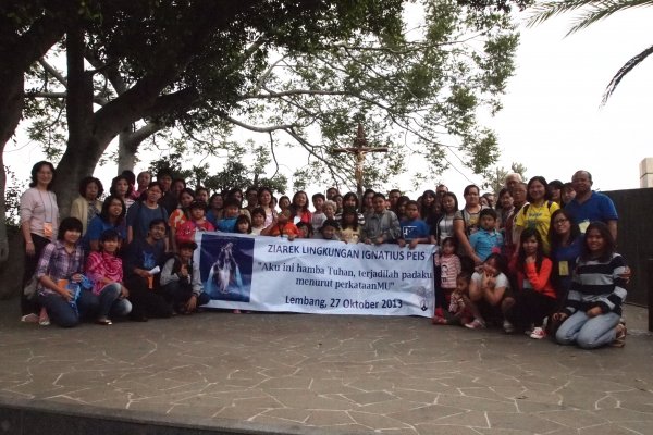 Doa Rosario Tematis dan Ziarek Lingkungan Ignatius Peis Wil X