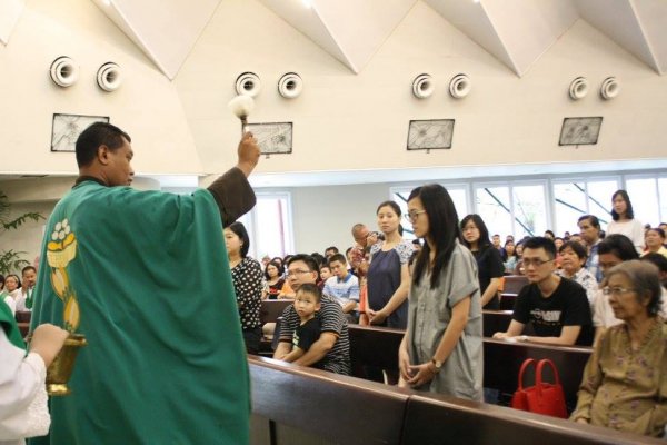 Perayaan Misa Kudus untuk Ibu-Ibu Hamil