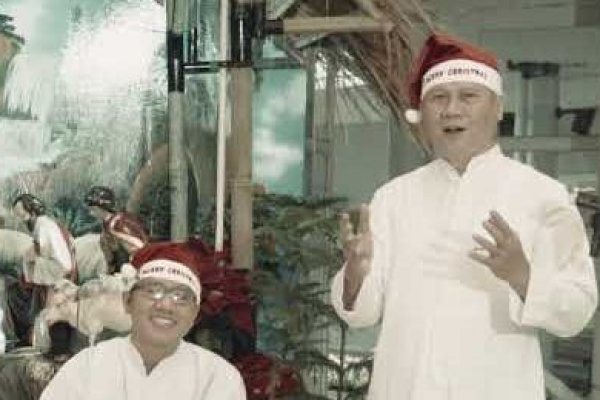 Selamat Natal dari Romo - Romo Paroki