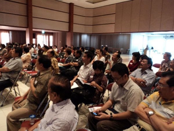 Keluarga : Jalan Bagi Gereja