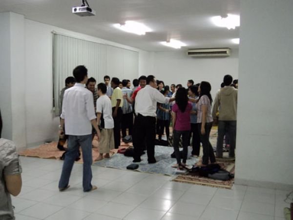 Dalam Naungan Tuhan