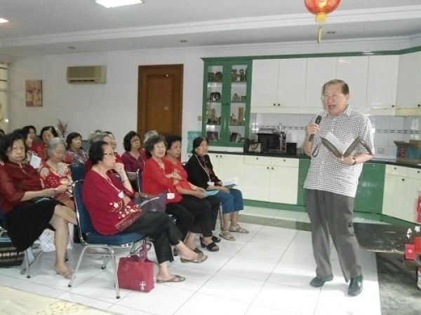 Imlek Ala Lansia Santo Michael