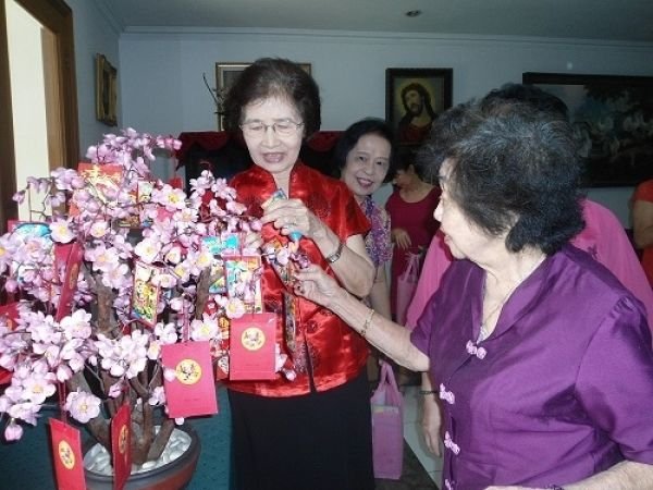 Imlek Ala Lansia Santo Michael