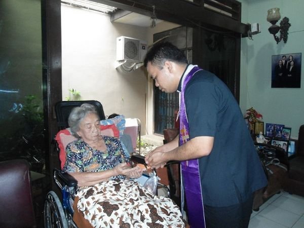 Kupas 2 Romo Lamtarida Simbolon O.Carm ke MBR 9