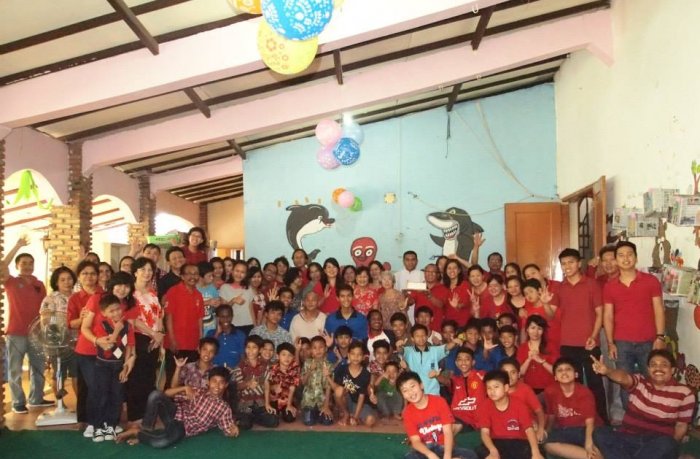 Baksos Lingkungan Ignatius Peis ke Panti Asuhan Hieronymus